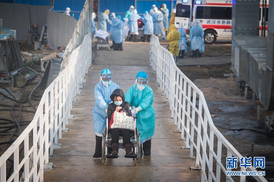 (聚焦疫情防控)(3)武漢火神山醫院開始收治新型冠狀病毒感染的肺炎確診患者