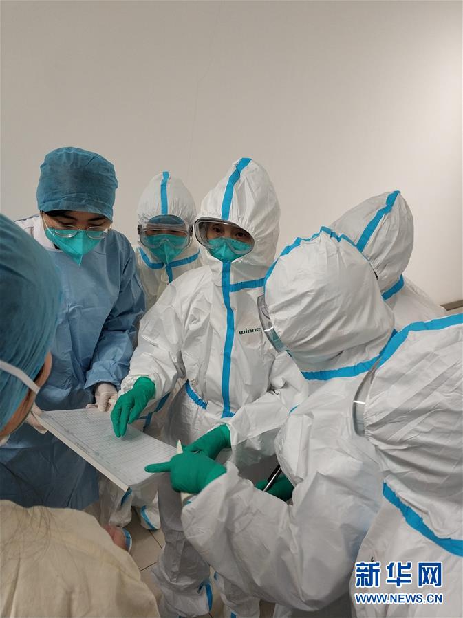 （新華全媒頭條&middot;圖文互動(dòng)）（4）戰(zhàn)紅區(qū)！&mdash;&mdash;發(fā)生在武漢抗疫隔離病房?jī)?nèi)的故事