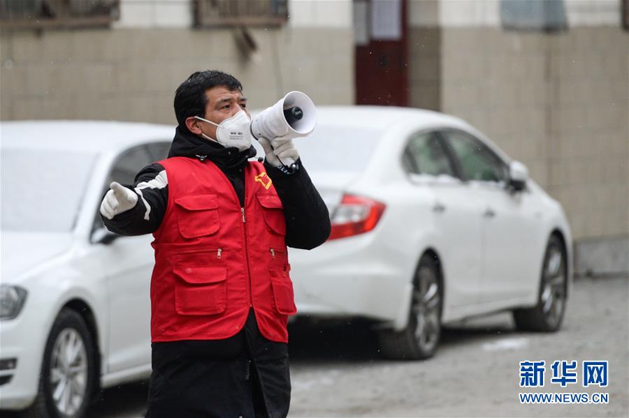 （聚焦疫情防控&middot;圖文互動(dòng)）（1）&ldquo;我們多跑跑，居民更安全&rdquo;&mdash;&mdash;直擊新疆基層社區(qū)疫情防控