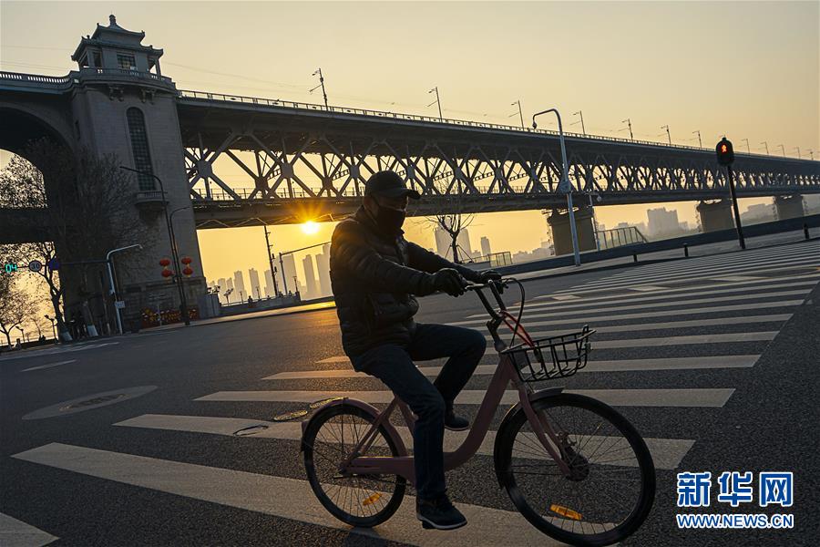 （新華全媒頭條&middot;圖文互動）（5）人間至味是團圓&mdash;&mdash;武漢庚子元宵節全紀錄