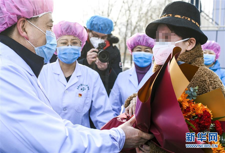 (聚焦疫情防控·圖文互動(dòng))(1)新疆首批3名新冠肺炎患者治愈出院
