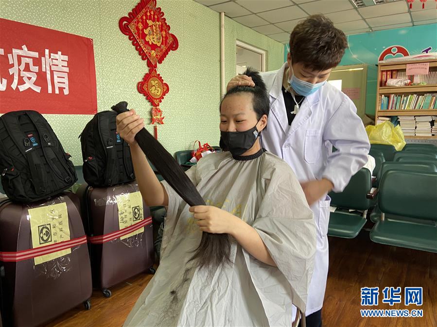 (聚焦疫情防控·圖文互動)(1)沖鋒向前,我們義無反顧——“戰(zhàn)疫”一線醫(yī)護人員群像