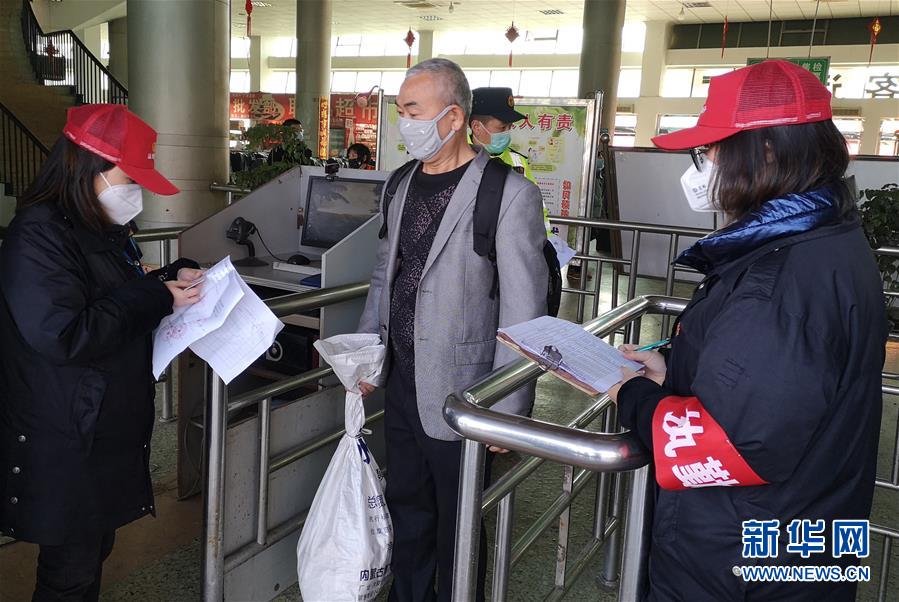 （做好六穩(wěn)工作 應對復雜局面&middot;圖文互動）（3）四川：&ldquo;點對點、一站式&rdquo;送農民工安全返崗