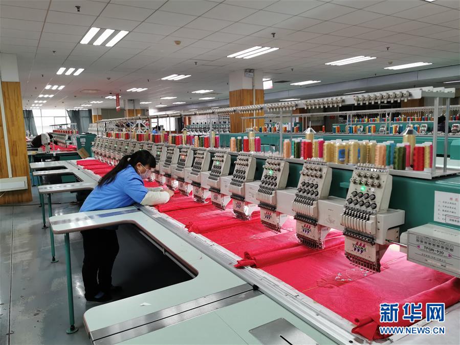 (來自經濟前沿的故事·企業復工復產·圖文互動)(6)“開門紅包”變“消毒迎門”——長沙高新區一家企業復工的“拼勁”