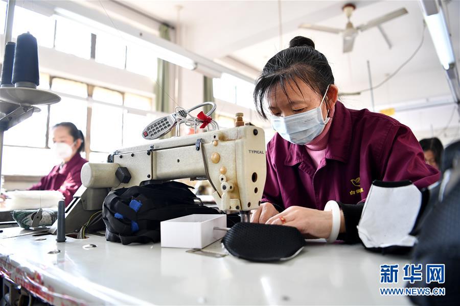 （圖文互動）（4）為防控疫情添磚加瓦&mdash;&mdash;山西企業&ldquo;跨界&rdquo;生產防疫物資見聞