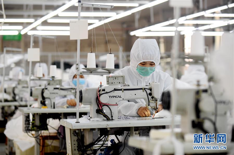 （聚焦疫情防控&middot;圖文互動）（3）我們能多產一件，前方就少一份風險&mdash;&mdash;醫用防護服&ldquo;河北制造&rdquo;緊急&ldquo;起飛&rdquo;記