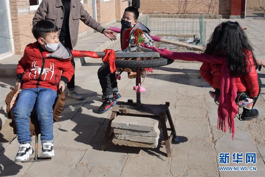 (圖文互動)“宅”出新境界!內(nèi)蒙古一農(nóng)民在家里造出游樂場