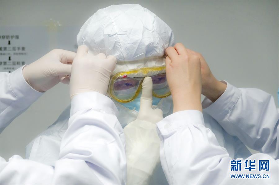 (新華全媒頭條·圖文互動)(3)“與國家同舟,與人民共濟”——新冠肺炎重癥救治同濟醫院戰“疫”直擊