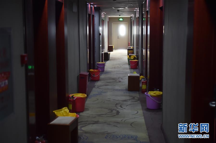 (聚焦疫情防控·圖文互動)(10)“感恩每一位‘不曾謀面’的醫護人員”——探訪返京人員醫學集中隔離觀察點