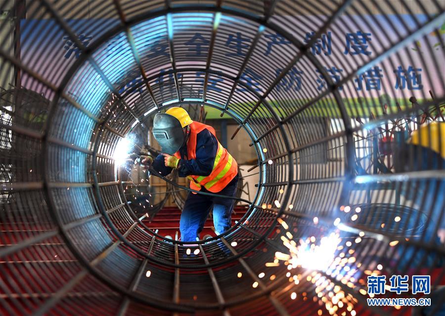 (新華全媒頭條·圖文互動)(17)磨難壓不垮 奮起正當時——習近平總書記在統籌推進新冠肺炎疫情防控和經濟社會發展工作部署會議上的重要講話振奮人心凝聚力量