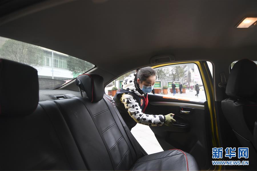 (聚焦疫情防控·圖文互動)(3)“讓醫(yī)務(wù)人員無后顧之憂!”——重慶志愿者“守護”千余名一線醫(yī)護人員家屬見聞