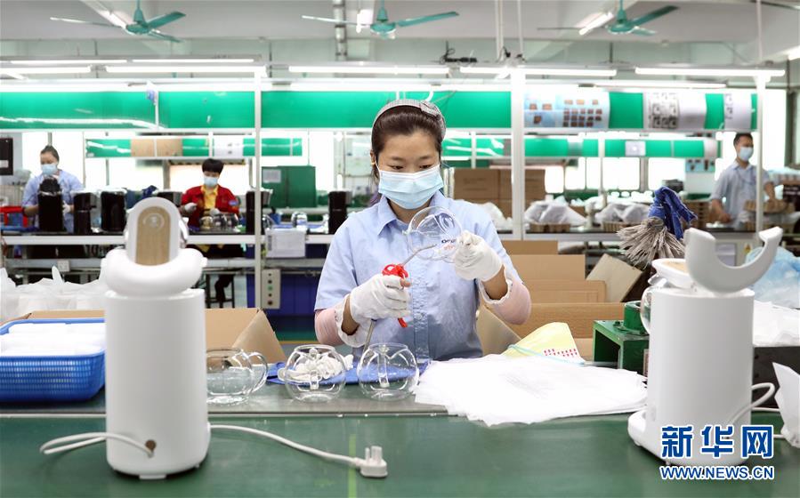 (抓好經(jīng)濟(jì)發(fā)展 應(yīng)對(duì)復(fù)雜局面·圖文互動(dòng))(3)在“家電之都”順德看“中國(guó)制造”抗壓前行