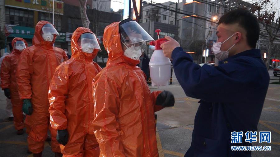 （一線抗疫群英譜&middot;圖文互動）（2）洪湖有支&ldquo;毒水&rdquo;轉運隊