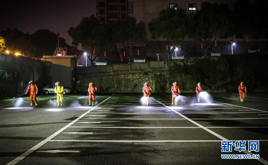 (新華全媒頭條)(12)“疫”線閃耀“火焰藍”——記奮戰湖北抗疫一線的消防救援隊伍