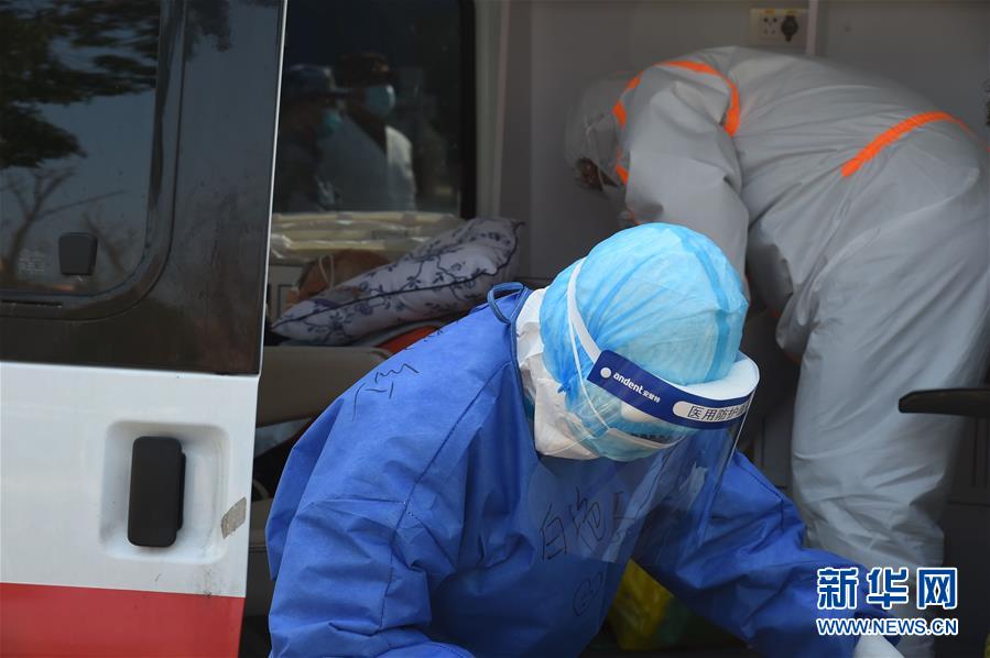 (聚焦疫情防控·圖文互動(dòng))(4)一名百歲新冠肺炎患者治愈出院