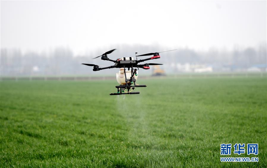 (在習(xí)近平新時(shí)代中國(guó)特色社會(huì)主義思想指引下——新時(shí)代新作為新篇章·習(xí)近平總書記關(guān)切事·圖文互動(dòng))(1)為農(nóng)田注入硬核生產(chǎn)力——一些地方春耕中農(nóng)業(yè)科技創(chuàng)新掃描