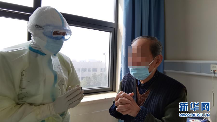 (聚焦疫情防控·圖文互動)(1)重癥醫(yī)生王洪亮:“沖在前,守到底”