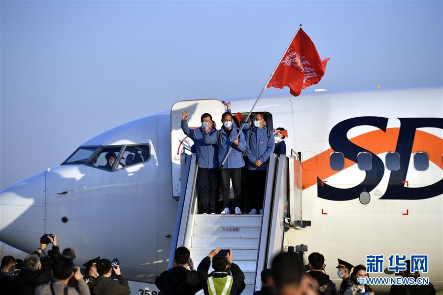 （新華全媒頭條&middot;圖文互動）（16）最美逆行者，武漢永遠記得你！&mdash;&mdash;首批援鄂醫療隊返程紀實