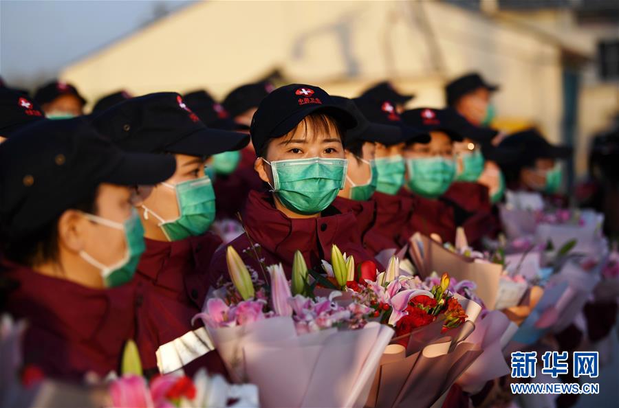 （新華全媒頭條&middot;圖文互動）（17）最美逆行者，武漢永遠記得你！&mdash;&mdash;首批援鄂醫療隊返程紀實