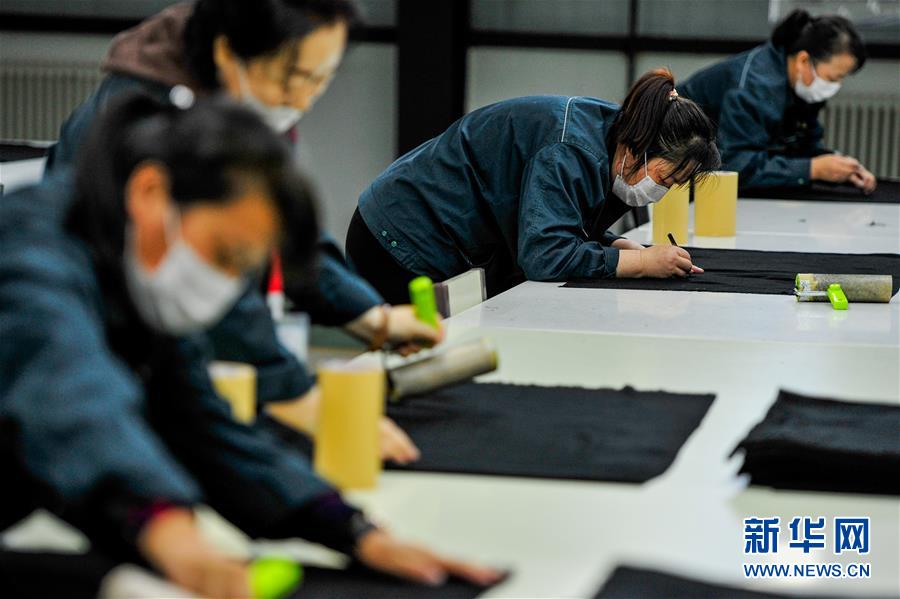 （在習近平新時代中國特色社會主義思想指引下&mdash;&mdash;新時代新作為新篇章&middot;習近平總書記關切事&middot;圖文互動）（7）穩住千家萬戶的&ldquo;飯碗&rdquo;&mdash;&mdash;各地積極穩就業化解疫情影響