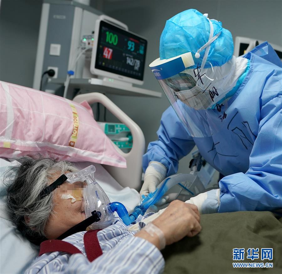 （新華全媒頭條&middot;圖文互動）（12）和時間拼速度 與死神搶生命&mdash;&mdash;火神山醫院重癥醫學一科里的&ldquo;生死戰&rdquo; 