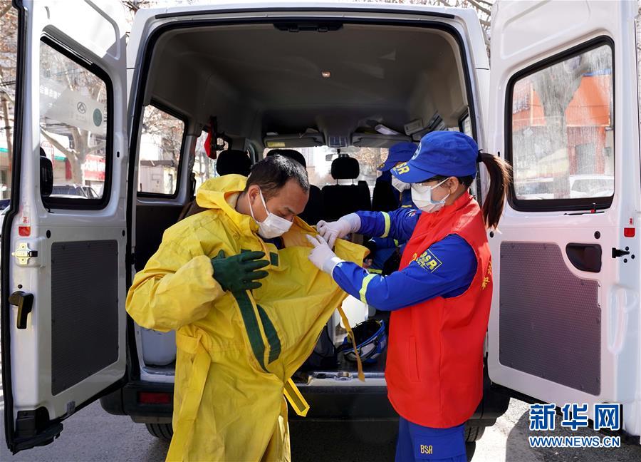 （習(xí)近平致敬的戰(zhàn)&ldquo;疫&rdquo;英雄&middot;志愿者篇&middot;圖文互動）（3）他們，微光成炬照征程