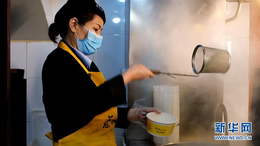 （新華全媒頭條&middot;習近平致敬的戰&ldquo;疫&rdquo;英雄&middot;武漢人民篇&middot;圖文互動）（15）壯哉，大武漢&mdash;&mdash;獻給英雄的武漢人民