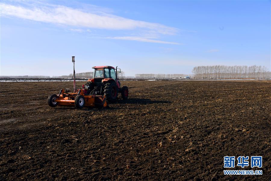 （在習(xí)近平新時(shí)代中國(guó)特色社會(huì)主義思想指引下&mdash;&mdash;新時(shí)代新作為新篇章&middot;習(xí)近平總書記關(guān)切事&middot;圖文互動(dòng)）（4）希望的田野，希望的春天&mdash;&mdash;各地農(nóng)業(yè)生產(chǎn)新動(dòng)態(tài)掃描