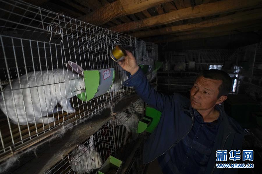 （決戰(zhàn)決勝脫貧攻堅(jiān)&middot;圖文互動）（15）決戰(zhàn)昆侖&mdash;&mdash;新疆聚焦10個(gè)未摘帽縣展開深度貧困攻堅(jiān)戰(zhàn) 