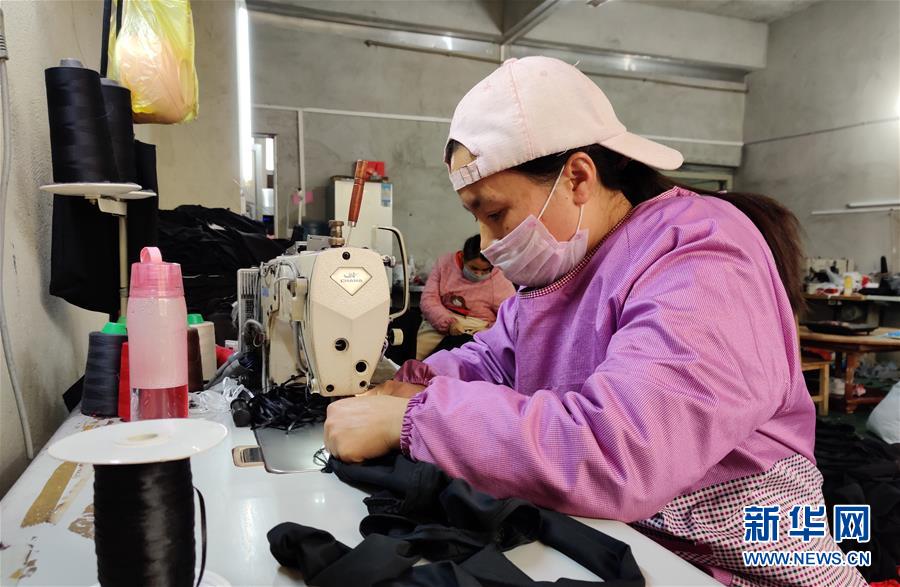 （決戰(zhàn)決勝脫貧攻堅(jiān)&middot;圖文互動(dòng)）（1）&ldquo;挪窩&rdquo;迎來(lái)新生活&mdash;&mdash;貧困&ldquo;土瑤&rdquo;群眾搬出深山后的喜與盼