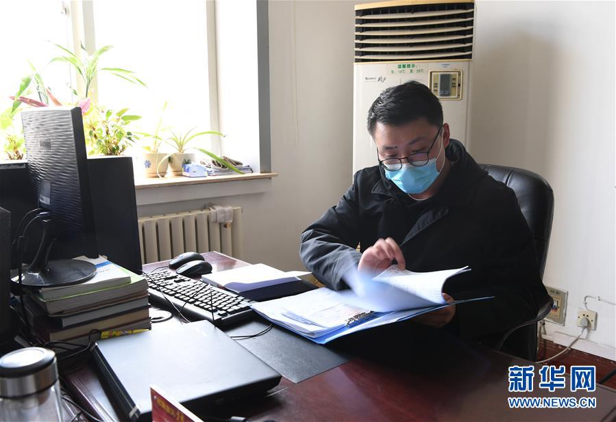 （一線抗疫群英譜&middot;圖文互動）（2）&ldquo;再年輕，也要學(xué)做頂梁柱&rdquo;&mdash;&mdash;記&ldquo;95后&rdquo;干警李文超