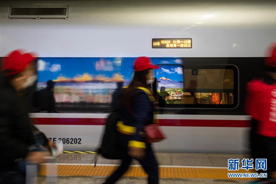 (在習(xí)近平新時代中國特色社會主義思想指引下——新時代新作為新篇章·習(xí)近平總書記關(guān)切事·圖文互動)(2)讓貧困勞動力端穩(wěn)就業(yè)的“飯碗”——各地就業(yè)扶貧不松勁鞏固脫貧成果