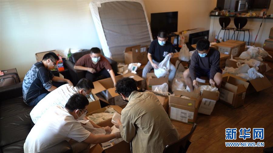 （國際疫情&middot;圖文互動）（1）&ldquo;來自祖國濃濃的愛&rdquo;&mdash;&mdash;在美留學生領取&ldquo;健康包&rdquo;背后的故事