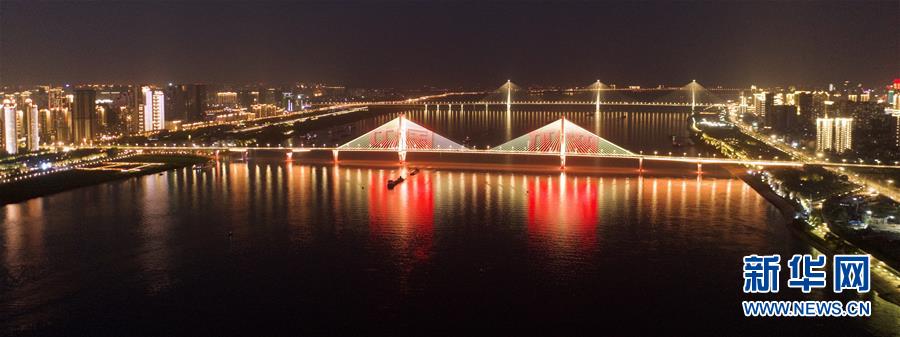 （新華全媒頭條&middot;圖文互動）（2）江城&ldquo;歸來&rdquo; 不負韶華&mdash;&mdash;武漢&ldquo;解封&rdquo;半月記