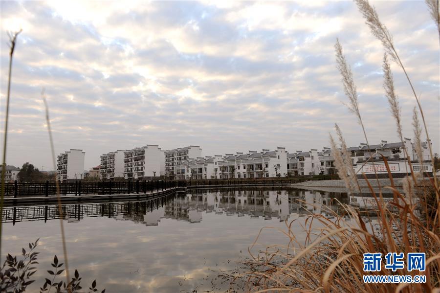 (新華全媒頭條·圖文互動(dòng))(10)歷史坐標(biāo)見(jiàn)證初心使命——寫在江西革命老區(qū)貧困縣全部摘帽之際