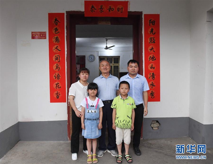 (新華全媒頭條·圖文互動(dòng))(6)歷史坐標(biāo)見(jiàn)證初心使命——寫在江西革命老區(qū)貧困縣全部摘帽之際