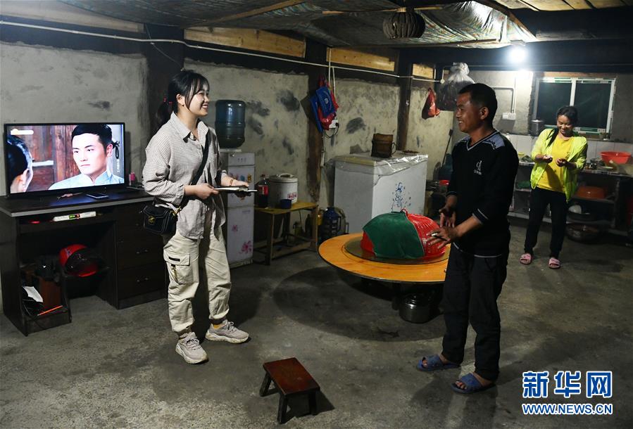 (決戰決勝脫貧攻堅·圖文互動)(3)月亮山女孩與她的“扶貧網格”