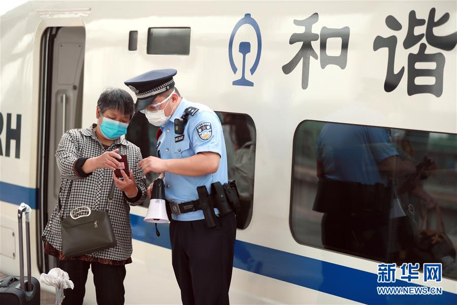 #(經(jīng)濟)(2)全國鐵路迎來返程客流高峰