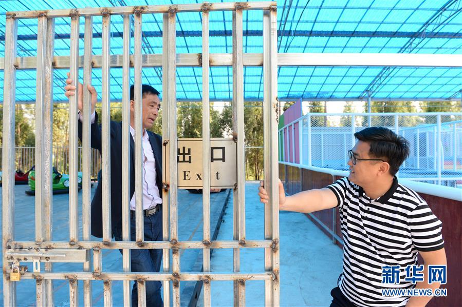 （決戰決勝脫貧攻堅&middot;圖文互動）（1）理發師&ldquo;修剪&rdquo;鄉村游一團亂麻