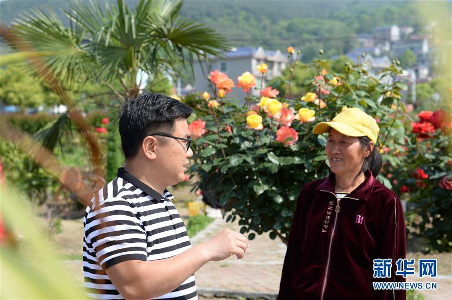 （決戰決勝脫貧攻堅&middot;圖文互動）（2）理發師&ldquo;修剪&rdquo;鄉村游一團亂麻