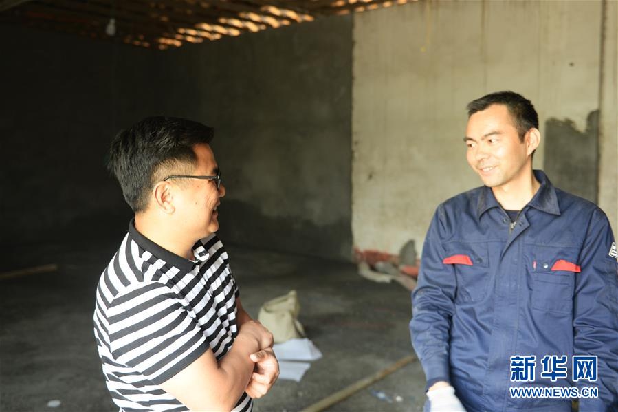 （決戰決勝脫貧攻堅&middot;圖文互動）（5）理發師&ldquo;修剪&rdquo;鄉村游一團亂麻