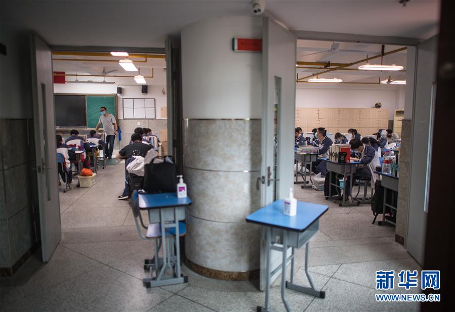 （聚焦疫情防控）（4）直擊武漢高三年級復(fù)學現(xiàn)場