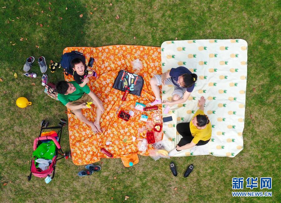 （新華全媒頭條&middot;圖文互動）（1）人氣回暖 消費復蘇 健康出行&mdash;&mdash;加長版&ldquo;五一&rdquo;假期觀察