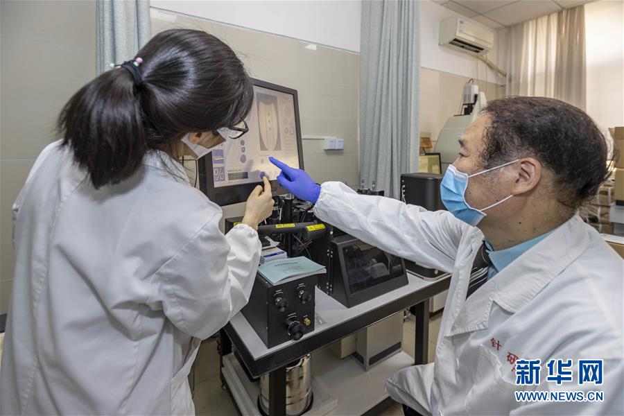 （代表委員履職&middot;圖文互動(dòng)）（2）&ldquo;履職與行醫(yī)，都要精益求精&rdquo;&mdash;&mdash;全國政協(xié)委員吳煥淦履職記