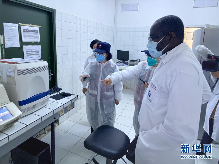 (新華全媒頭條·圖文互動)(13)“始終把人民群眾生命安全和身體健康放在第一位”——中國抗疫彰顯“生命至上、人民至上”理念