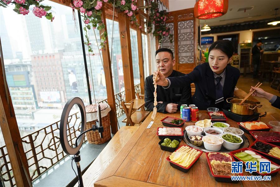 (在習(xí)近平新時(shí)代中國(guó)特色社會(huì)主義思想指引下——新時(shí)代新作為新篇章·習(xí)近平總書記關(guān)切事·圖文互動(dòng))(1)順勢(shì)而為開新局——新就業(yè)形態(tài)發(fā)展觀察