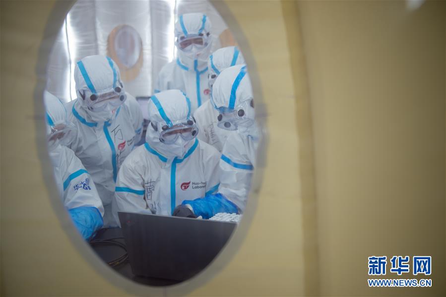 (新華全媒頭條·圖文互動)(3)構(gòu)筑守護城市、守護生命的堅強防線——北京開展大規(guī)模核酸檢測