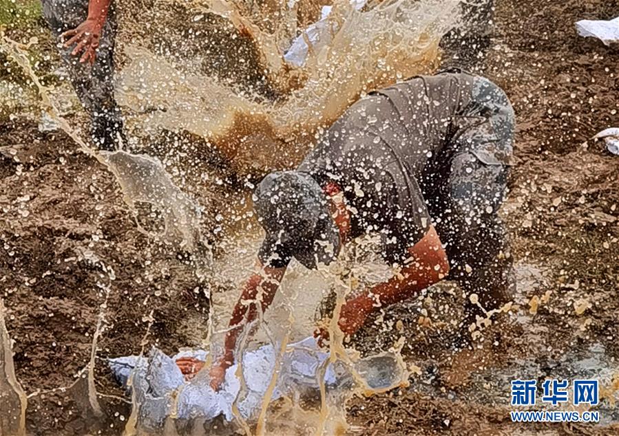 (防汛抗洪·圖文互動)(3)東部戰(zhàn)區(qū)陸軍再次抽調(diào)1.6萬余人增援抗洪一線