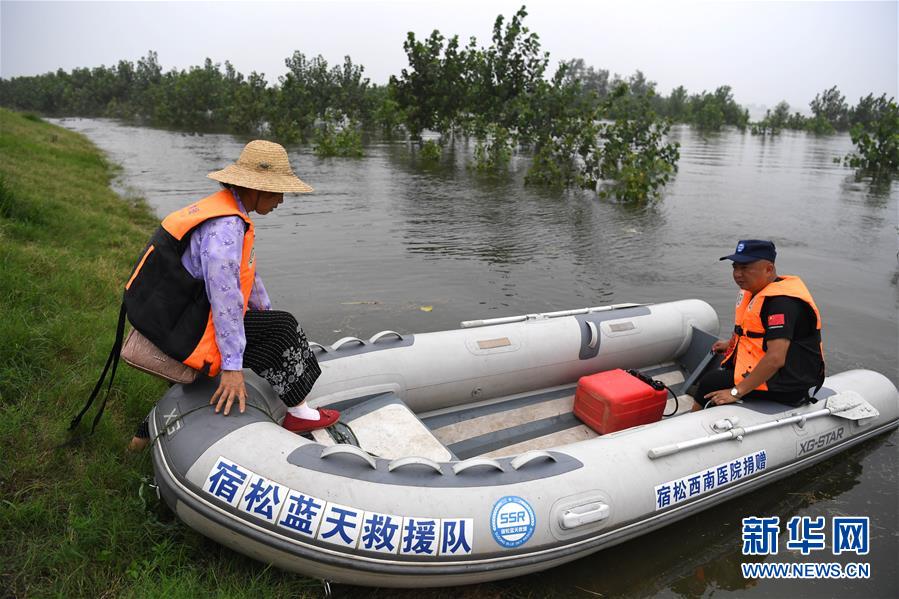 (防汛抗洪·一線人物·圖文互動)(3)萬家燈火明 壩上有神兵——安徽宿松長江大堤上的“守護者聯盟”群像