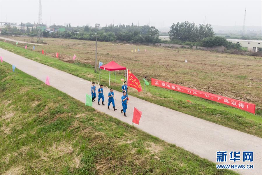 （防汛抗洪&middot;圖文互動）（7）在大堤上成長，為人民守護&mdash;&mdash;洪水中的青年&ldquo;生力軍&rdquo;